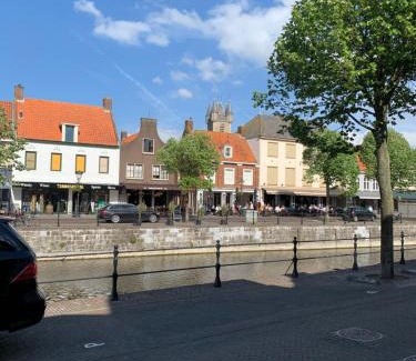 Sluis Casa | Herenhuis aan het water in centrum Sluis