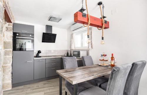 Kastel Sucurac Apartamento | Heritage apartman Geza in centar with private parking