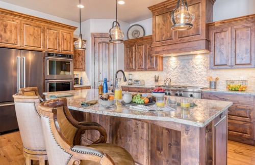 Powell Butte Casa | Heritage by AvantStay | Luxe Oregon Retreat + Deck