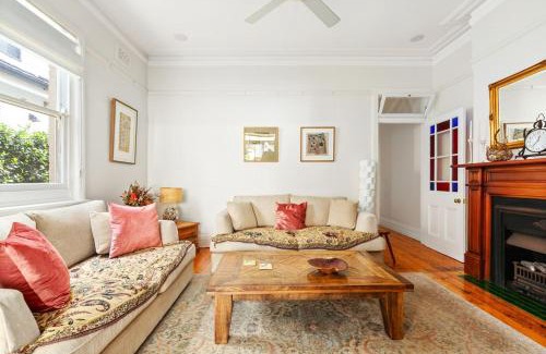 Manly Casa | Heritage Charm in Manly's Sun-Drenched Paradise