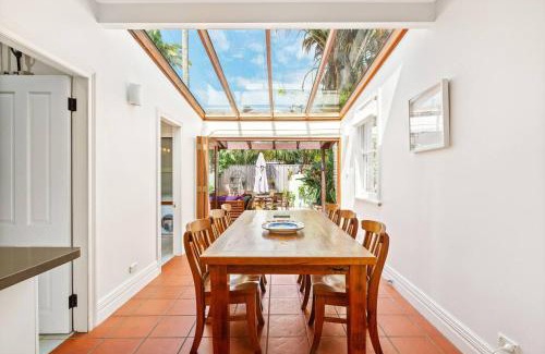 Manly Casa | Heritage Charm in Manly's Sun-Drenched Paradise