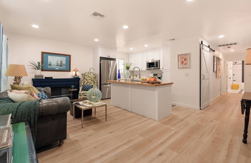 North Hollywood Hotel | Heritage Design Luxury Bungalow with Modern Amenities
