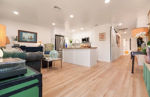 North Hollywood Hotel | Heritage Design Luxury Bungalow with Modern Amenities