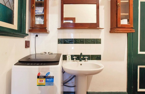 South Fremantle Cabaña | Heritage Hideaway - Close to South Beach