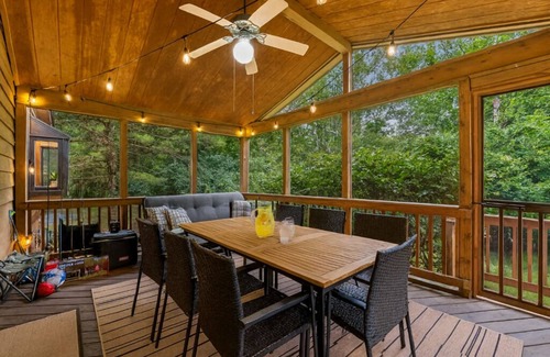 Westerville Casa | ★Heritage Hideaway★ Hot Tub ★ 4 King Beds & 5 Bunks★ Sleeps 14 Alum Creek access