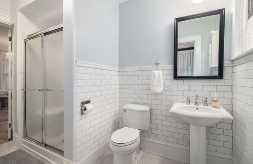 Grand Rapids Apartamento | Heritage Hill Apt with efficiency kitchen in walkable neighborhood
