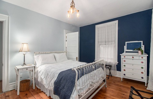 Grand Rapids Apartamento | Heritage Hill Apt with efficiency kitchen in walkable neighborhood