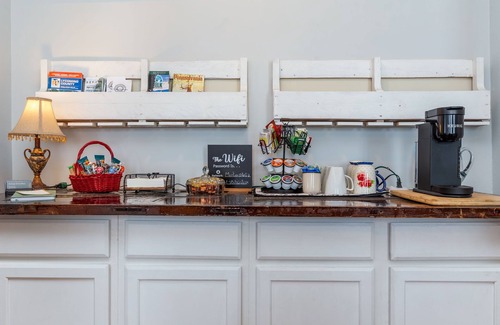 Hughesville Apartamento | Heritage Home Stays right in the heart of Hughesville, PA.