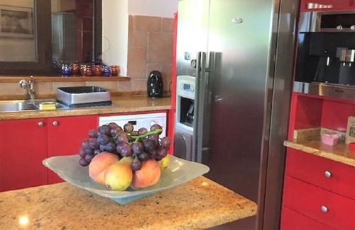 Prcanj Apartamento | Heritage House, planta baja, frente al mar, patio privado, vistas a la bahía de Kotor y embarcadero
