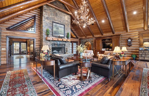 Versailles Cabina | Heritage Lodge - New!