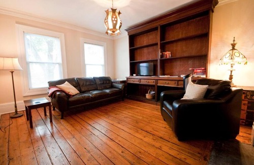 Downtown Halifax Apartamento | Heritage Row House in Downtown Halifax