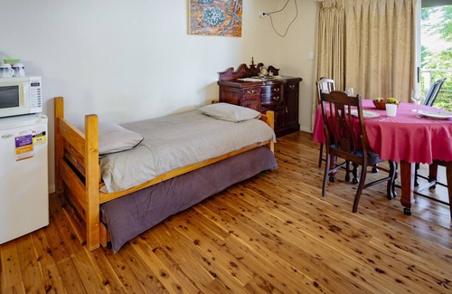Cumboogle Apartamento | Studio está configurado para familias o parejas con mascotas y vistas.