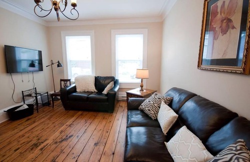 Downtown Halifax Apartamento | Heritage Townhouse in Downtown Halifax