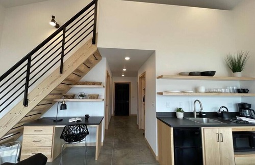 Mount Sterling Casa | Hermann Modern Lakeside Cabins (Cabin 1)