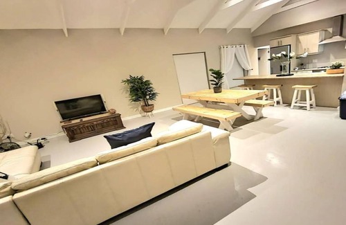 Vermont Casa | Hermanus, 3 bed self-catering house close to the beach.