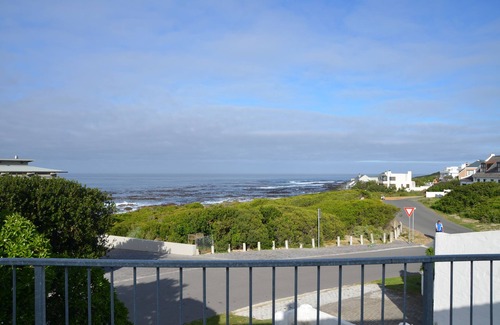 Vermont Cabaña | Hermanus Beach Cottage 1