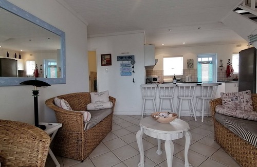 Vermont Cabaña | Hermanus Beach Cottage 2