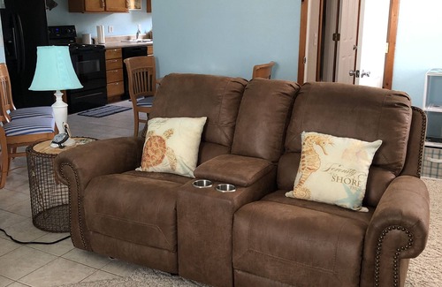 Perry Apartamento | Fisherman y Fisher ladies Welcome 4. 4 millas a la rampa para botes de Keaton Beach.