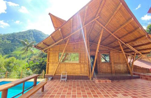 Cocorna Otro | hermosa cabaña villa majo, cuenta con el espectacular rio santo domingo