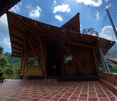 Cocorna Otro | hermosa cabaña villa majo, cuenta con el espectacular rio santo domingo