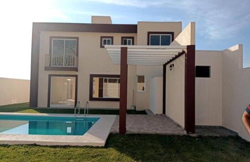 Ayala Casa | Hermosa Casa Alberca Climatizada por Paneles Solares