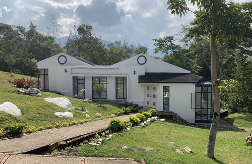 Pasca Otro | Hermosa finca, con dos casas gemelas, espacios al aire libre, zona social.
