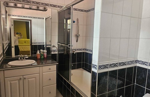 San Pedro Sula Hotel | hermosa habitación con piscina