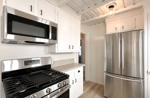Hermosa Beach Cabaña | Hermosa Walk Street 2b Beach Cottage! Steps to the Sand!