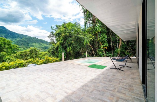 Nimaima Chalet De Esquí | Hermoso chalet Rodeado de montañas y vegetación exuberante