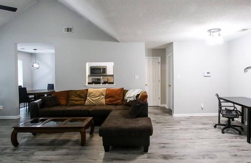 Pooler Casa | Hero House*3BR/2BA*Pet Friendly