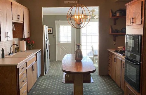 Lawton Casa | Heroes Boulevard House with room for up to ten