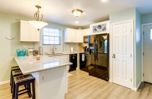 Rockport Cabaña | ‘Heron Bay Cottage’ w/ Patio in Rockport!