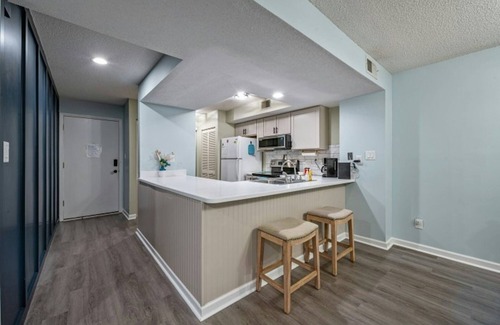 The Dunes Condominio | Heron Pointe D4 - 5 minute walk to beach-Indoor Pool