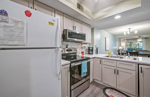 The Dunes Condominio | Heron Pointe D4 - 5 minute walk to beach-Indoor Pool