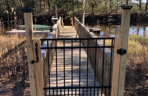 Long Beach Casa | Heron's Hideaway - Davis Canal fishing dock & kayak launch - dog friendly