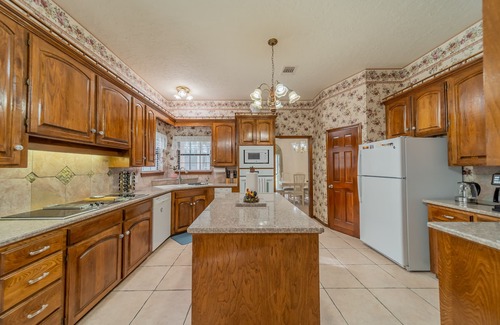 Spring Casa | Heron's Landing: POOL/HOT TUB + 2 Acres in Houston (Spring), TX