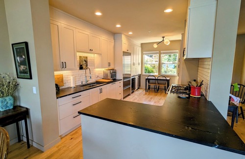 Port Ludlow Casa | Heron's Nest is a waterfront spectacular 3-bedroom townhome in Port Ludlow