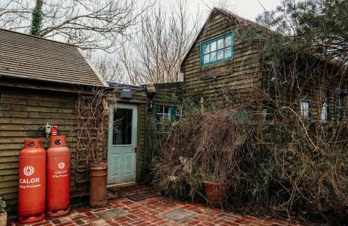 Callington Casa | Heron's Perch- A pond-side retreat with cinema room