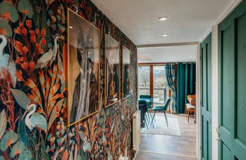 Callington Casa | Heron's Perch- A pond-side retreat with cinema room
