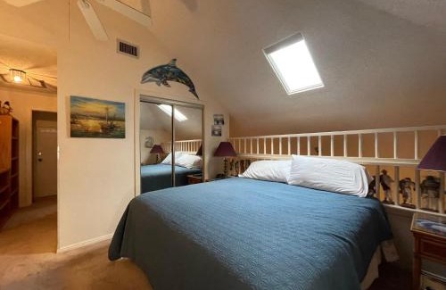 Port Isabel Casa | Heron's Sea Cottage with view of Space X and just minutes from South Padre Island