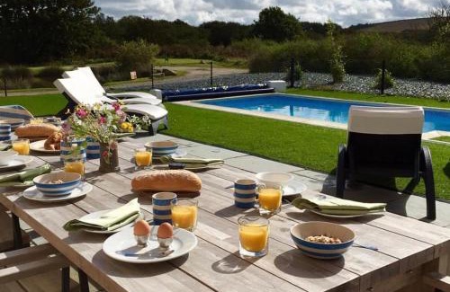 Winnard's Perch Complejo | Herons House Sleeps 12, heated Pool, hot tub, sauna, games room 5 Star!