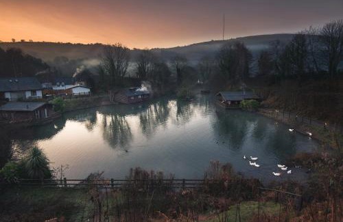 Caerwys Complejo | Herons Lake Retreat Hot Tub Lodges