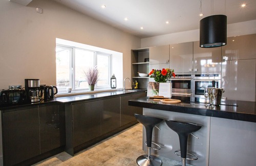 Skipton Cabaña | HERRIOTS HOUSE, pet friendly, luxury holiday cottage in Skipton