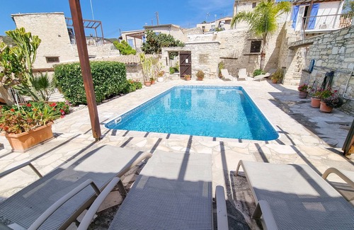 Skarinou Apartamento | Hestia Poolview Studio