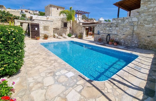 Skarinou Apartamento | Hestia Poolview Studio