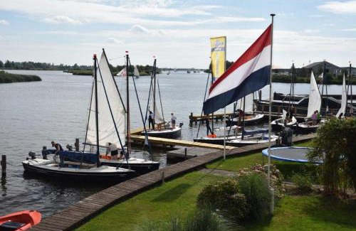 Sneek Casa | Het Toppunt groot vakantiehuis aan het water