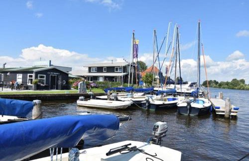 Sneek Casa | Het Toppunt groot vakantiehuis aan het water