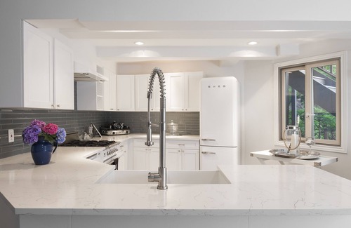 Hampton Bays Casa | Casa de campo con un toque europeo moderno
