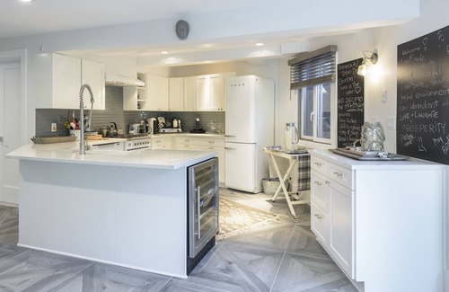 Hampton Bays Casa | Casa de campo con un toque europeo moderno