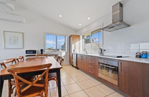 Port Elliot Casa | Hey Boomer - 2-8 Railway Tce, Port Elliot
